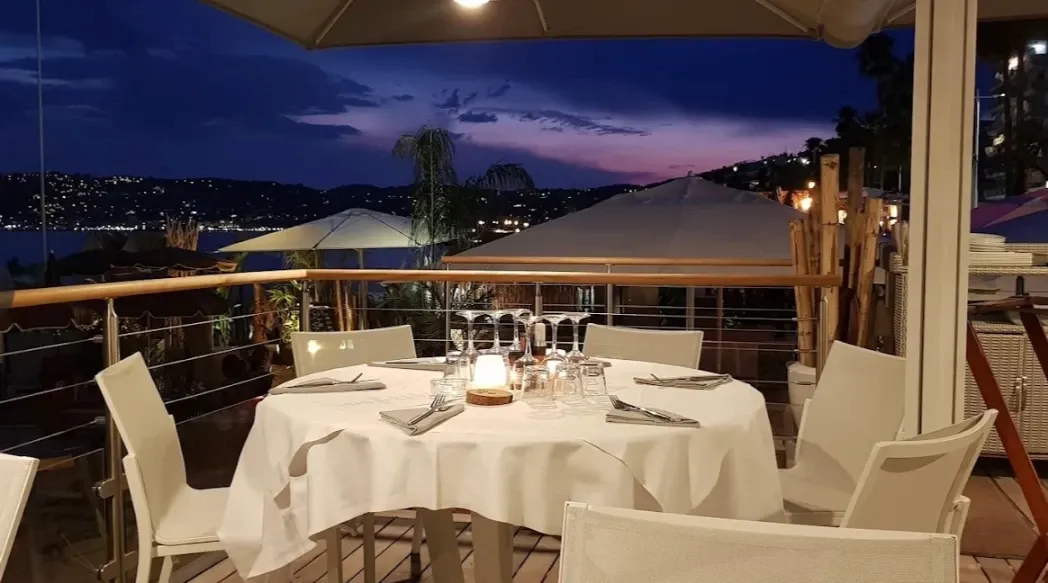 table cosy page privée estérel plage