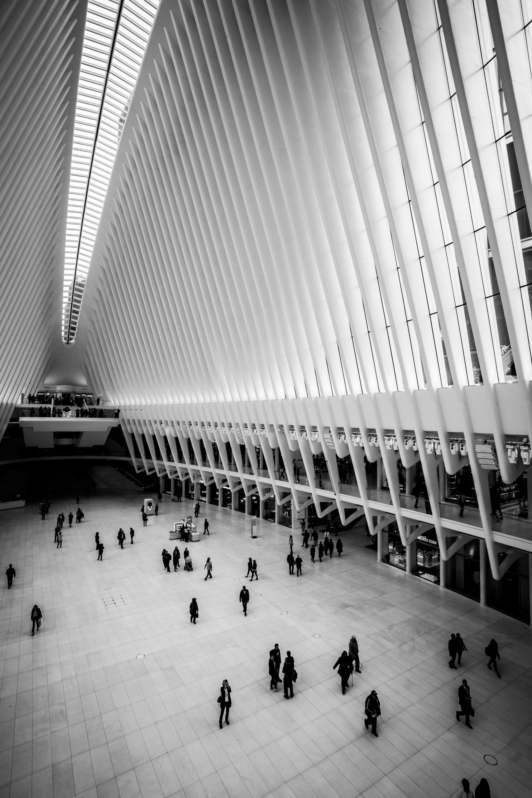 Black-and-white interior of a vast modern hall with tall white — Las Vegas architecture photography