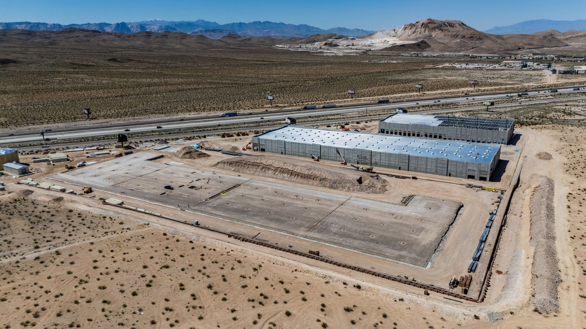 Aerial view of a large industrial site with metal buildings in — Las Vegas multi-family photography