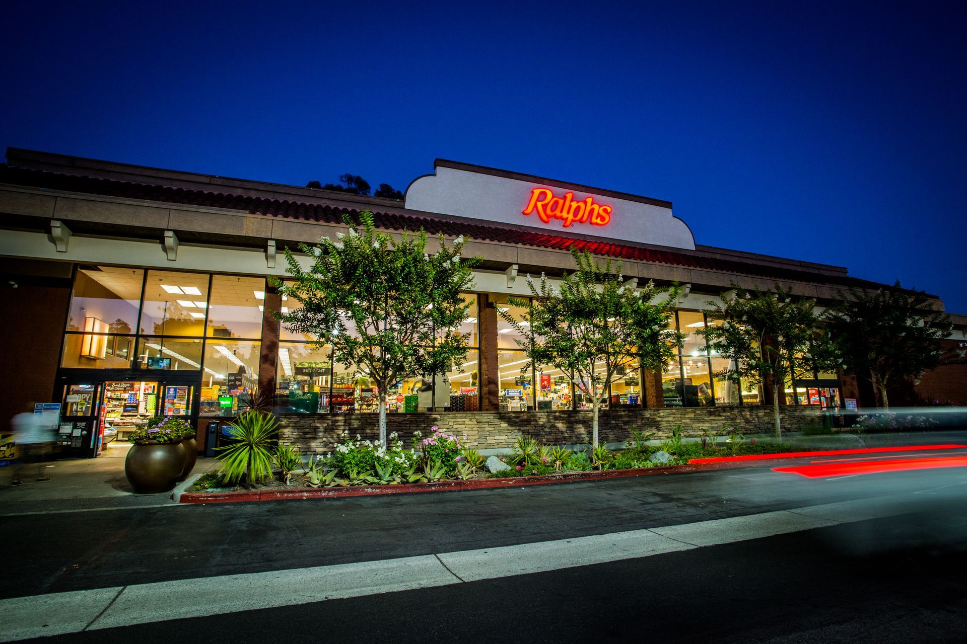 Exterior of a brightly lit restaurant at night with glass — Las Vegas multi-family photography