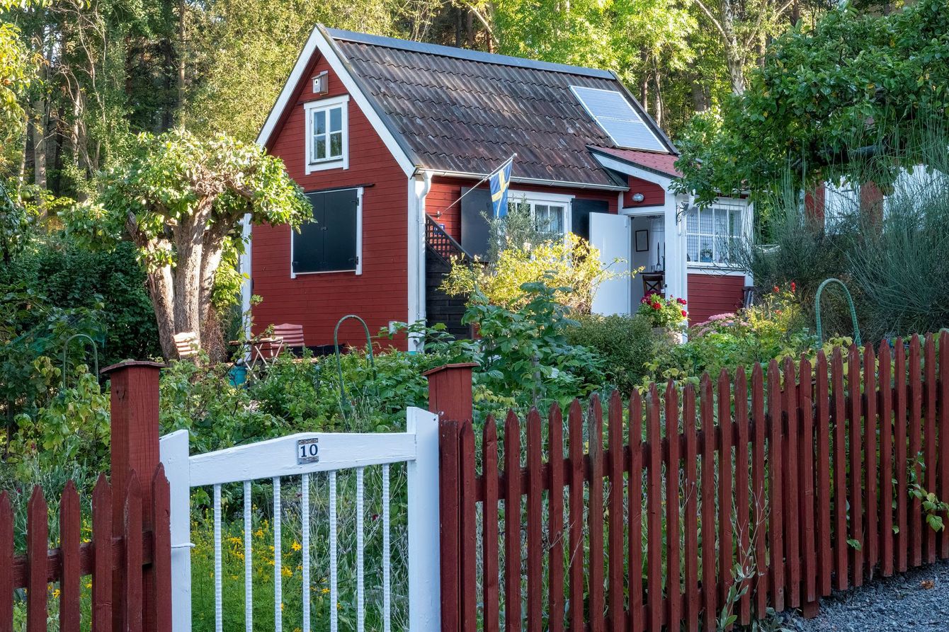 Charming detached ADU surrounded by landscaping built by Lancaster ADU Pros, CA for expanded living space.