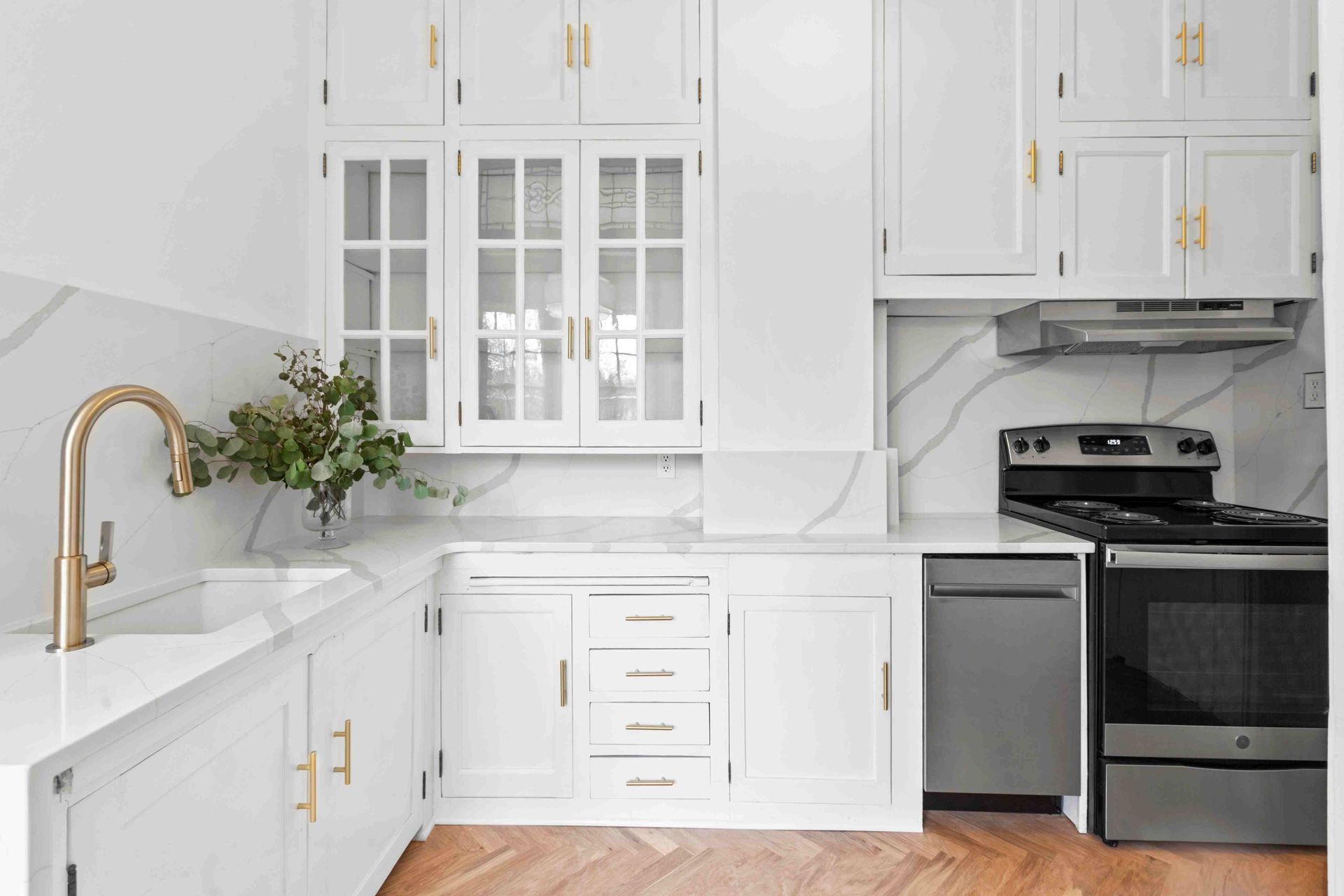 White nice custom cabinets in Colorado