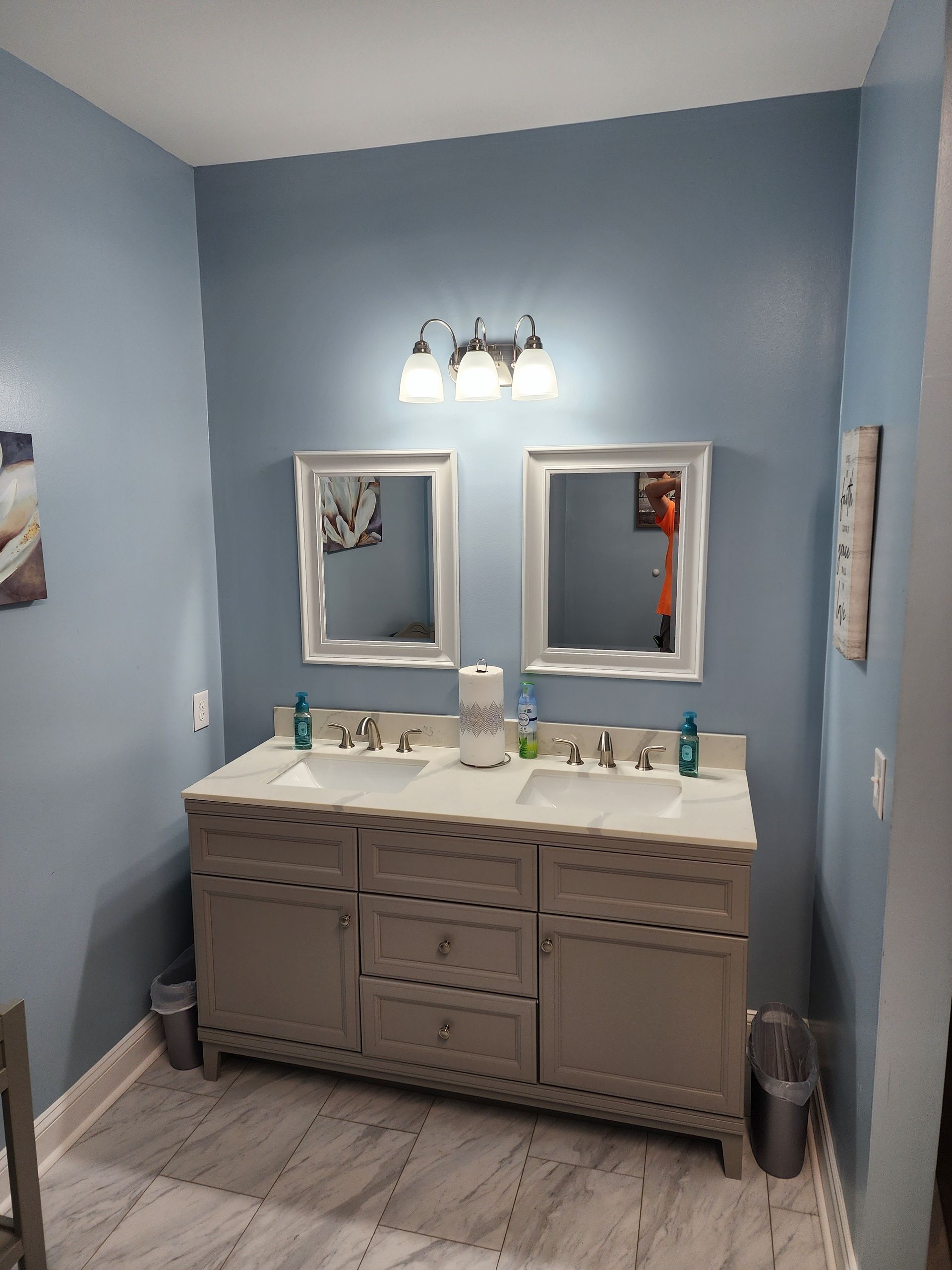 A bathroom with two sinks and two mirrors