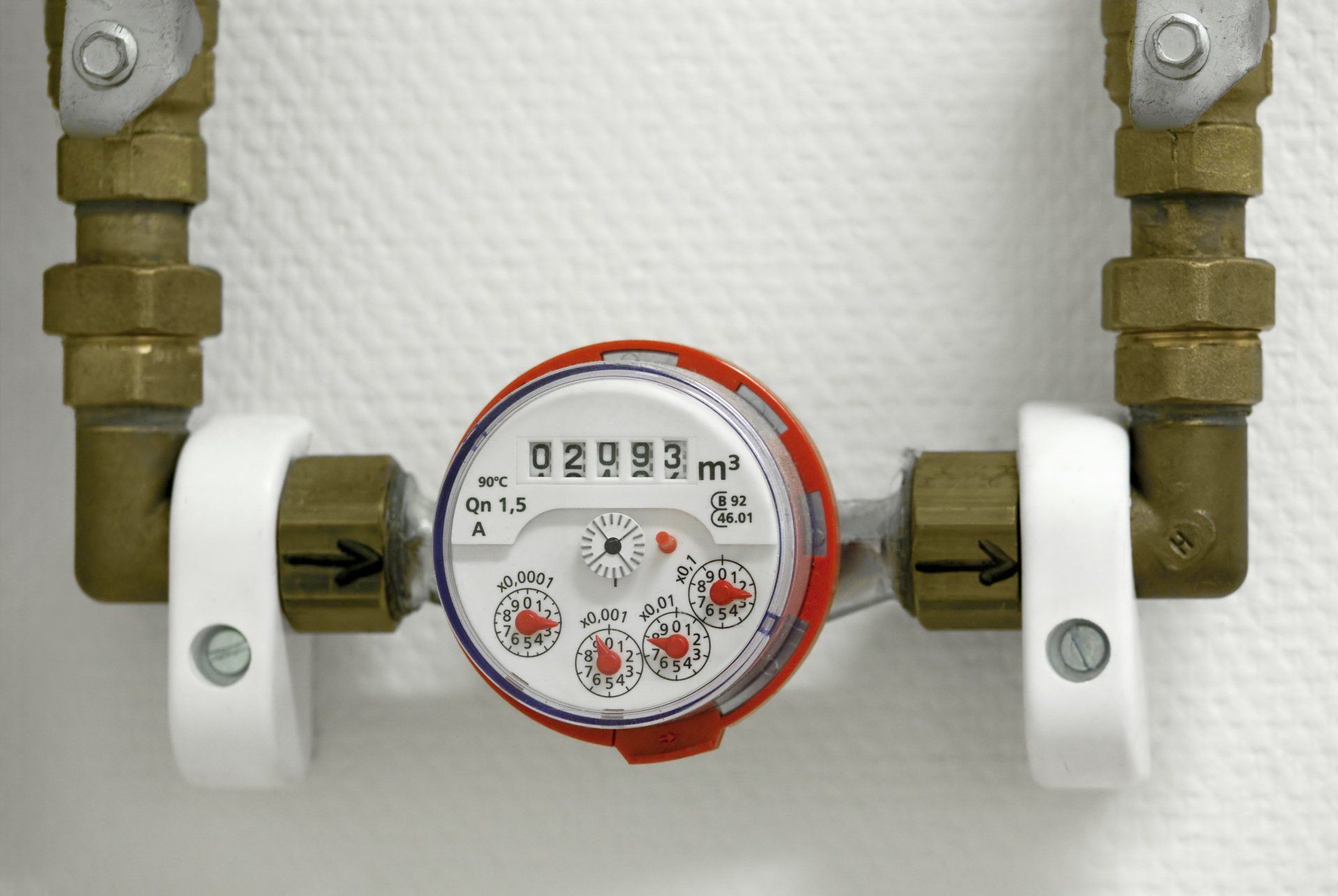 Water Meter โ Springville, UT โ Blue Plumbing and Drain Cleaning A water meter with the number 92999 on it