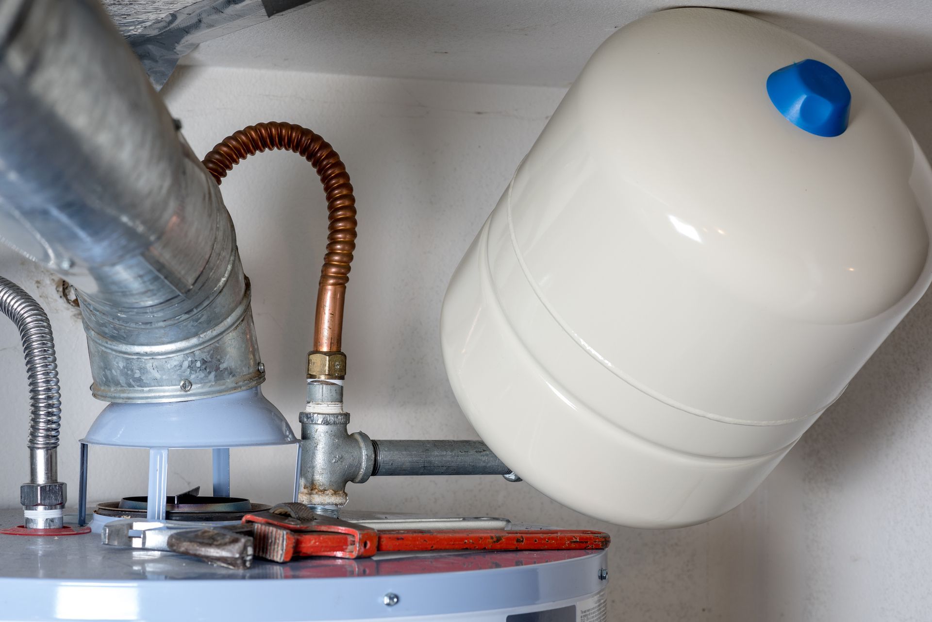 Water heater and tank Water heater and tank
