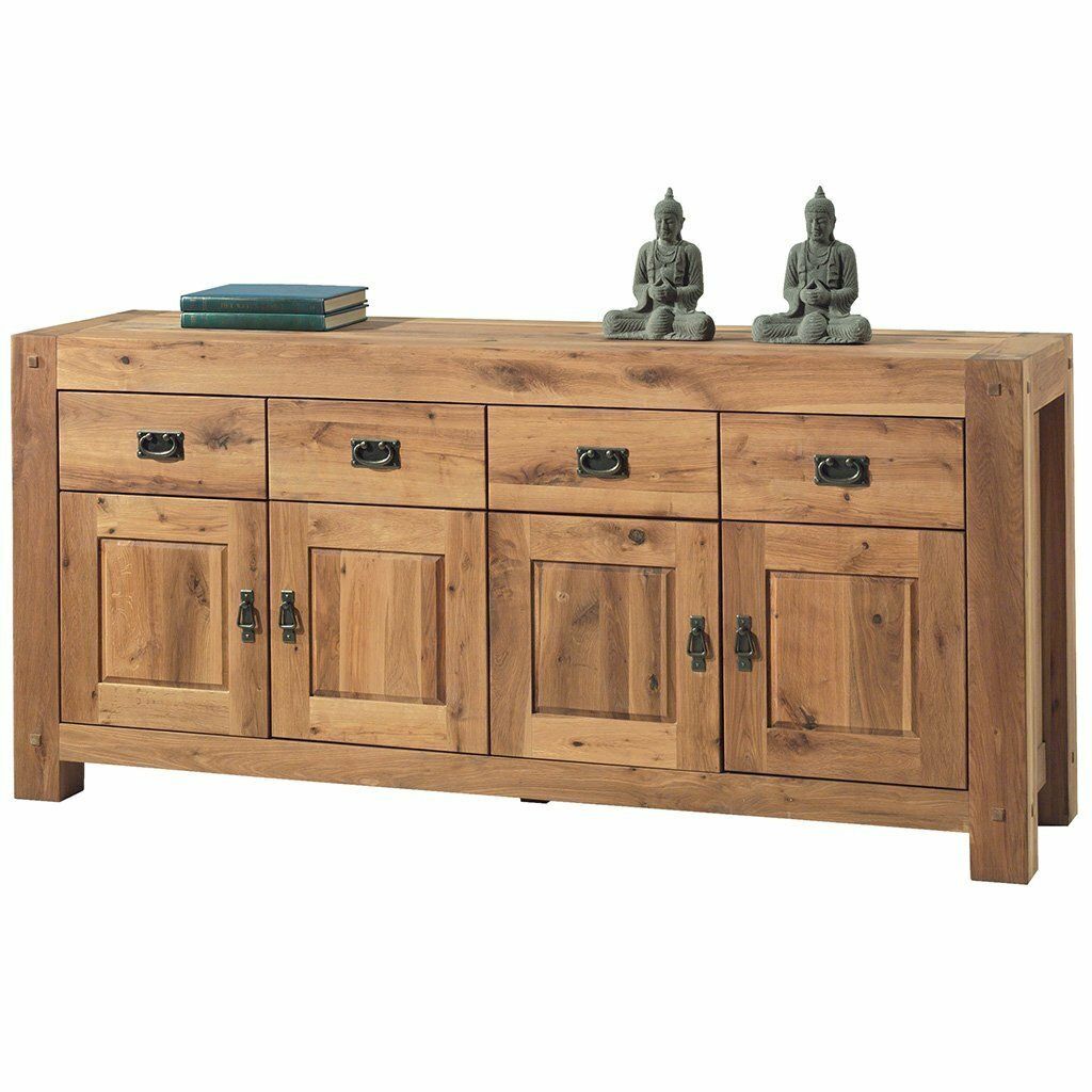 Buffet en bois à quatre portes, trois tiroirs et deux statues sur le dessus.