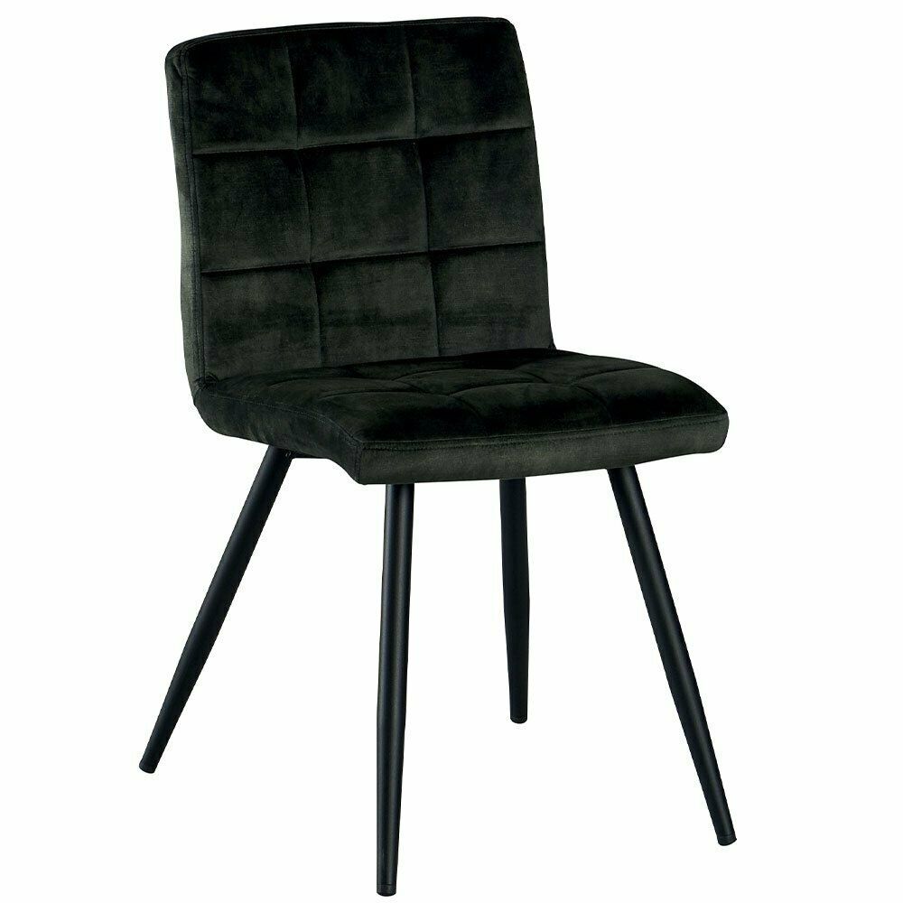 Fauteuil recouvert de velours noir avec capitonnage carré et pieds en métal noir.