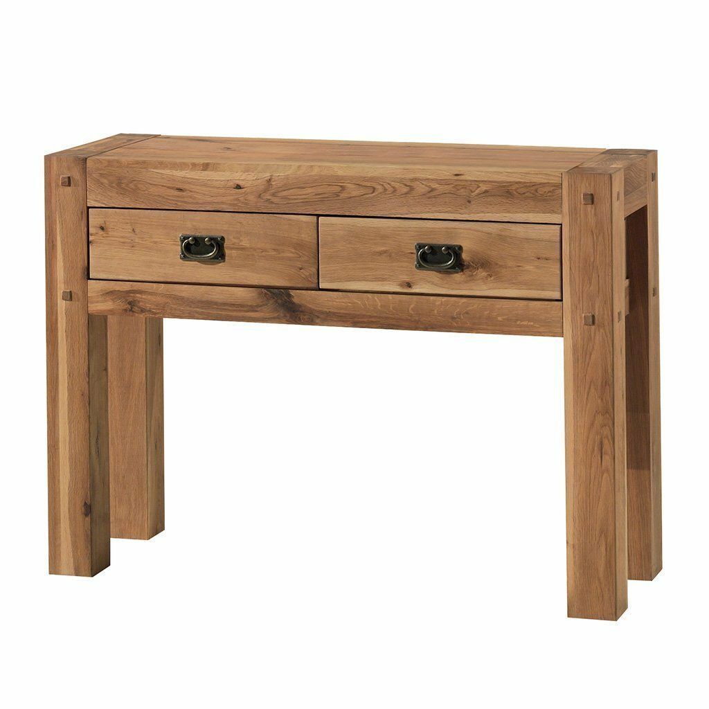 Une table en bois avec deux tiroirs sur fond blanc