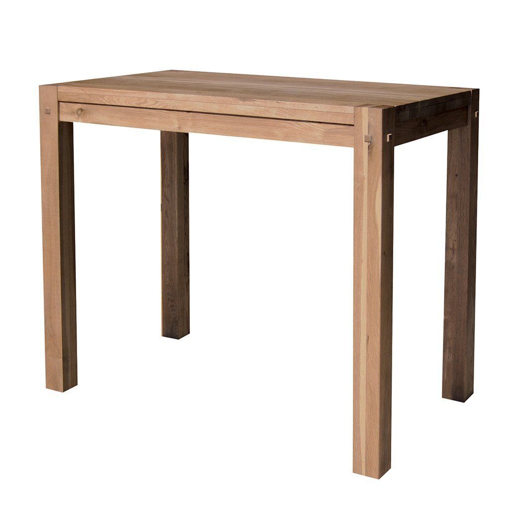 Une petite table en bois sur fond blanc