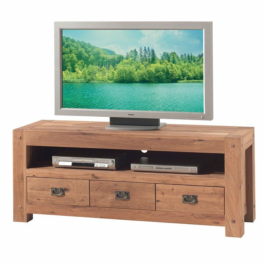 Meuble TV en bois avec télévision diffusant une scène de lac, deux lecteurs multimédias et trois tiroirs.