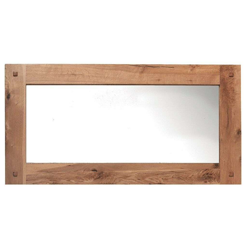 Miroir rectangulaire avec un cadre en bois rustique.