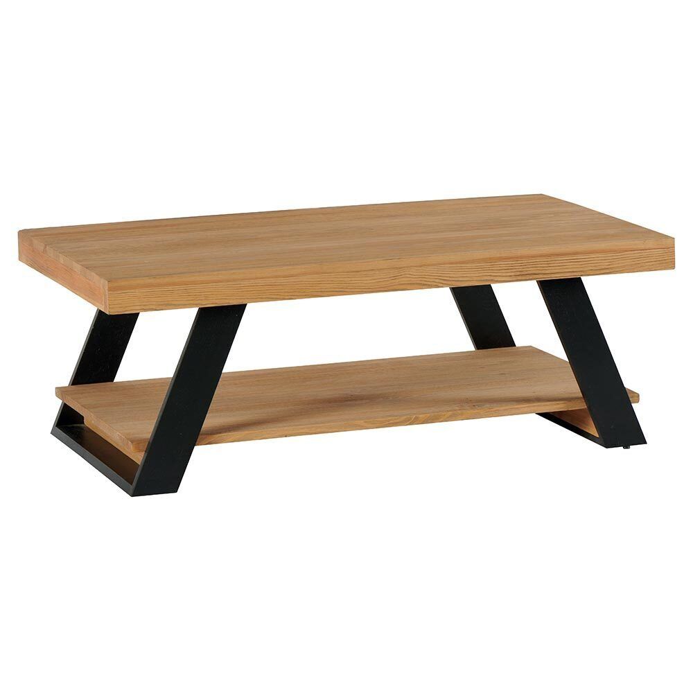 Table basse en bois avec une étagère inférieure, soutenue par des pieds en métal noir.