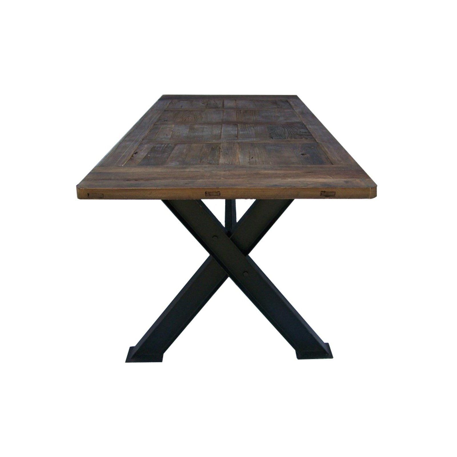 Une table en bois avec une base en métal en forme de X