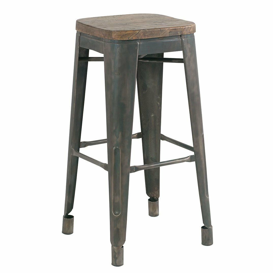 Tabouret de bar industriel en métal avec assise en bois.