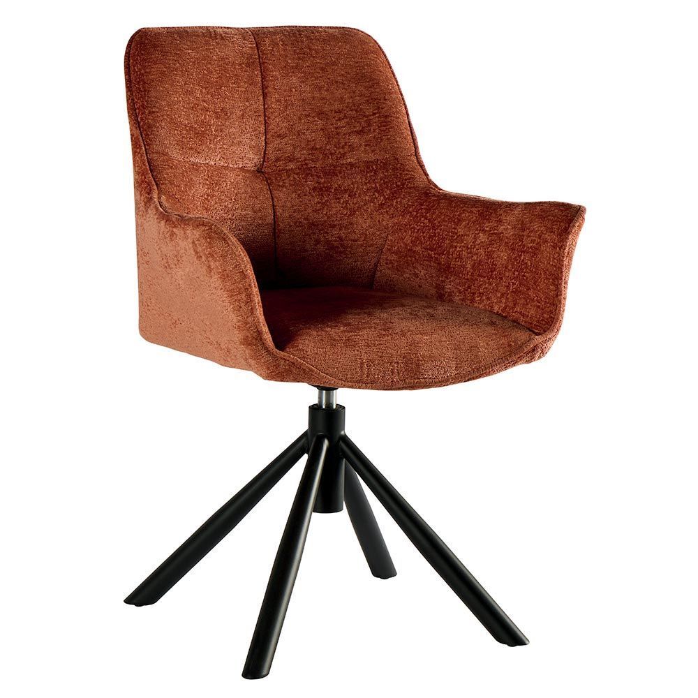 Une chaise marron avec des pieds noirs sur fond blanc