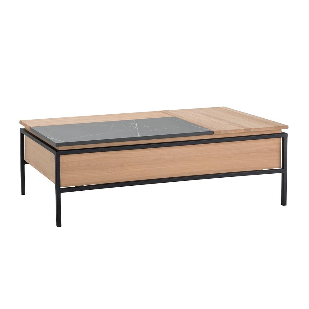 Salon avec table basse relevable et meuble TV assorti, bois naturel et touches de noir.