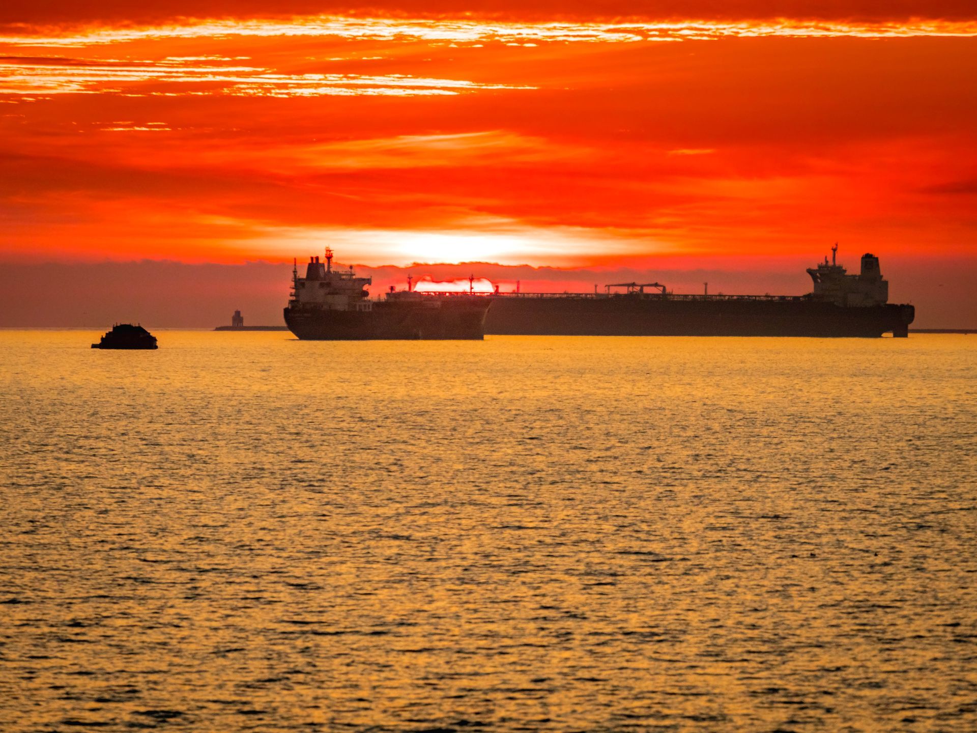 Cargo Ship Silhouetted On A Glowing Orange Sunset Sea — Craig Stevens Photography in Pearl Beach, NSW