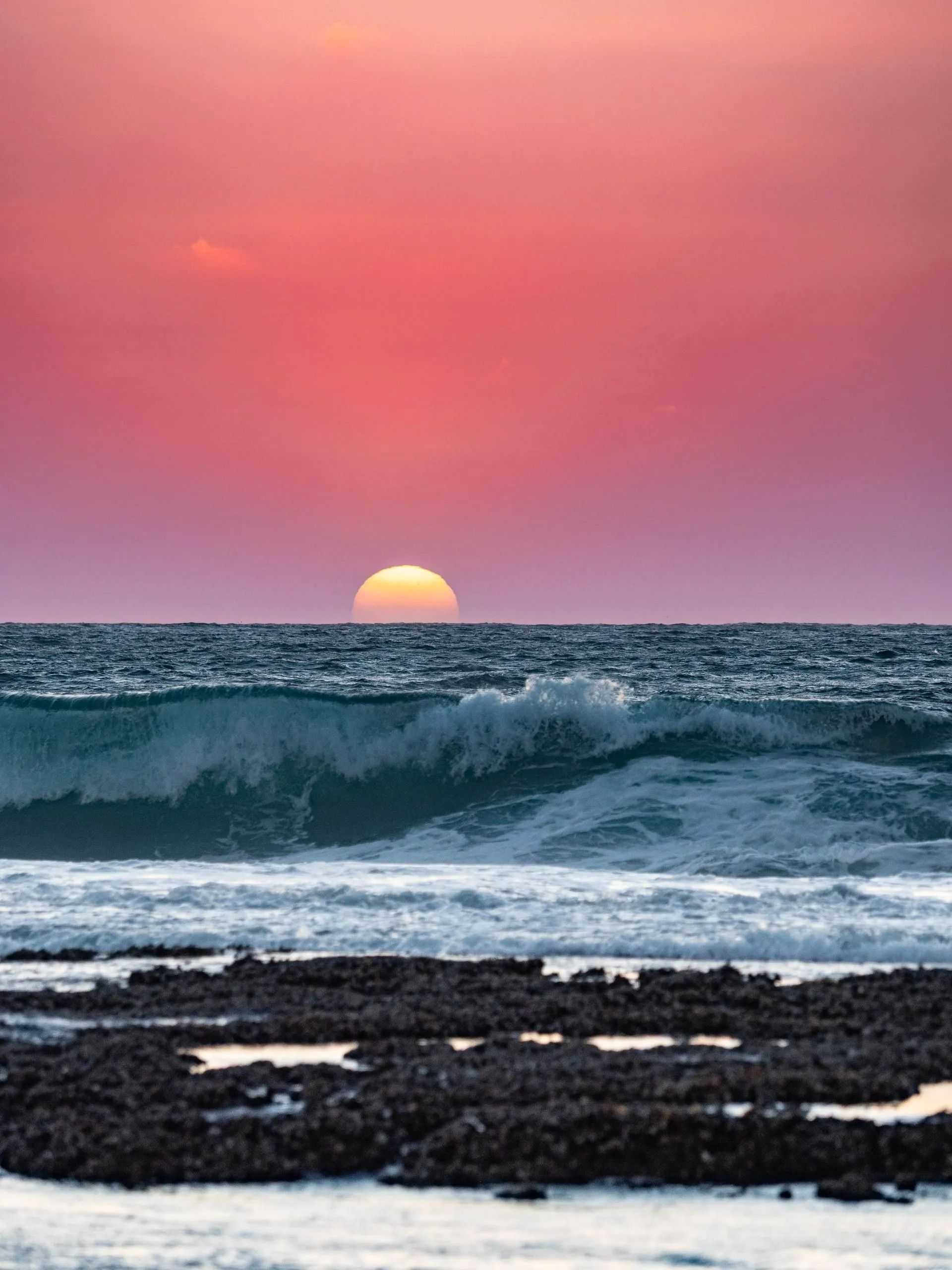 Sunset Over Ocean Waves With A Pink Sky — Craig Stevens Photography in Pearl Beach, NSW