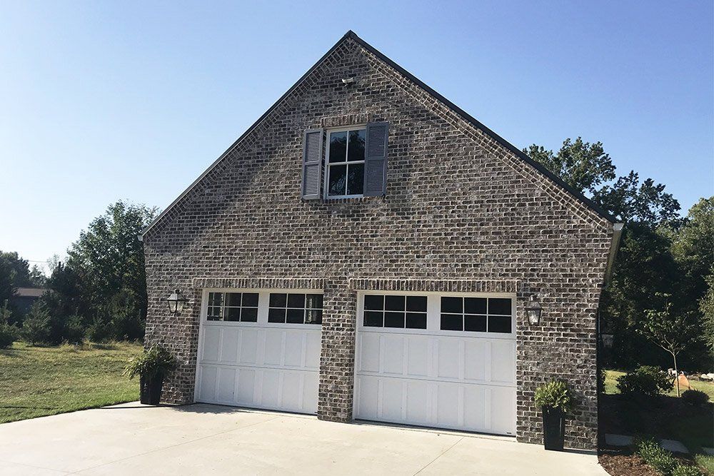 Savannah Tumbled E/S with Soft White Mortar — Jasper, IA — Dubois Co. Block & Brick Inc.
