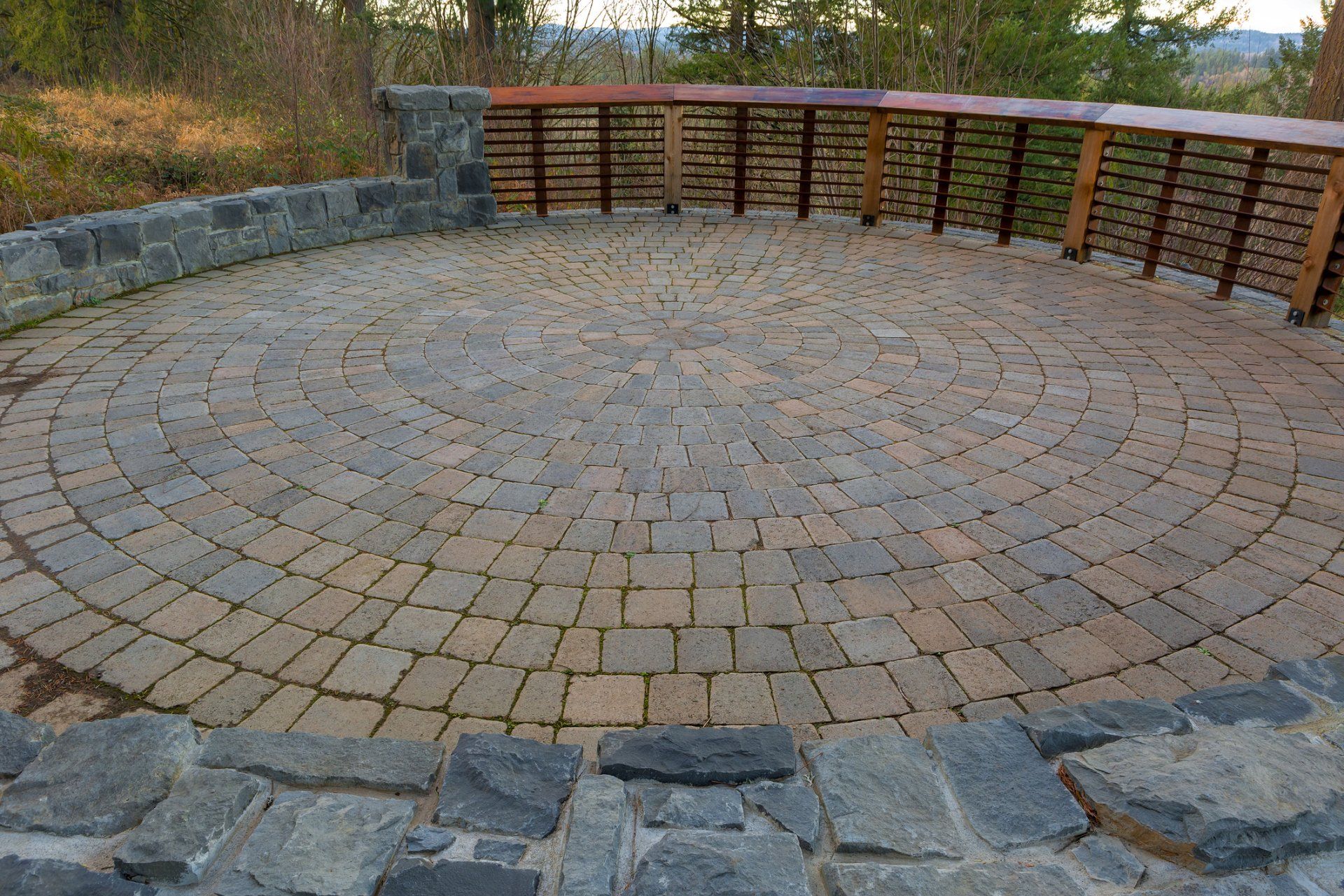 Circular viewing deck — Jasper, IA — Dubois Co. Block & Brick Inc.