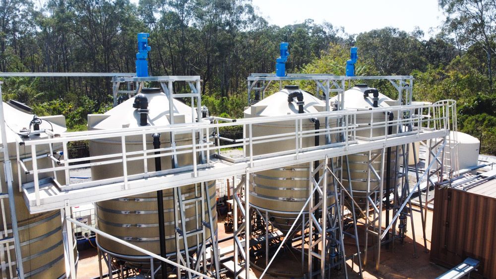 Water treatment plants and storage tanks access walkway