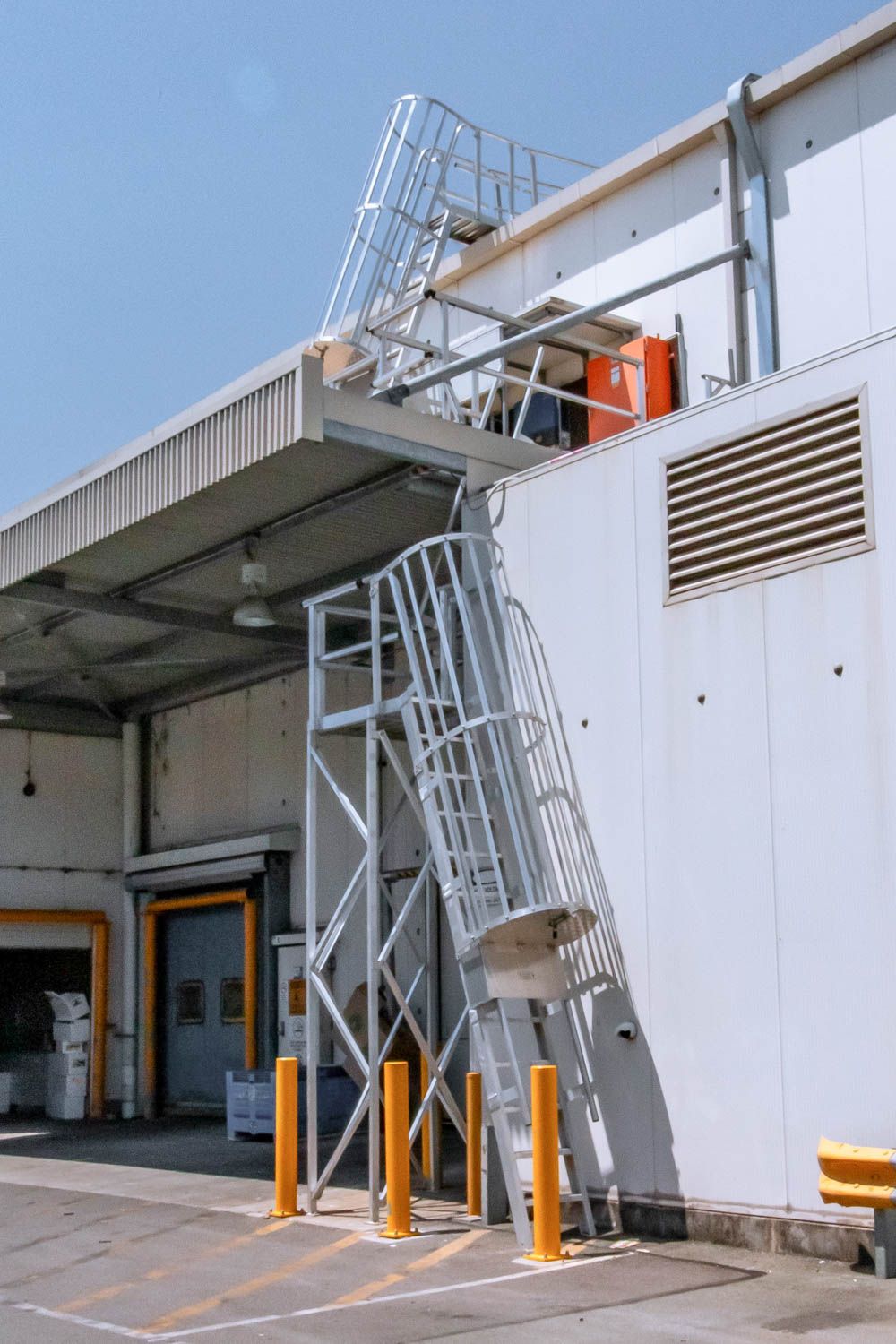 Custom cage ladder for a cold storage facility