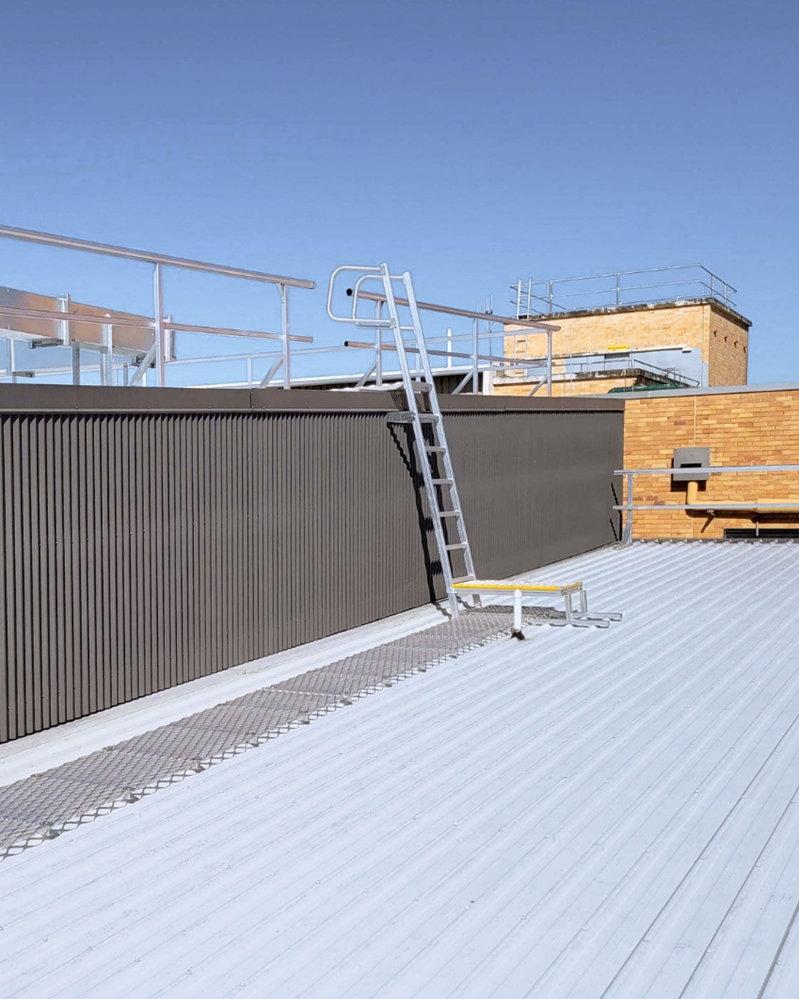 Roof Edge Protection For a Private Hospital