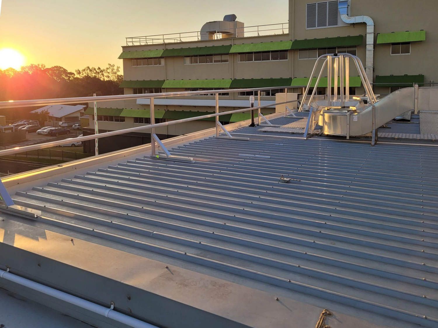 Hospital Roof with a roof rail system for height safety