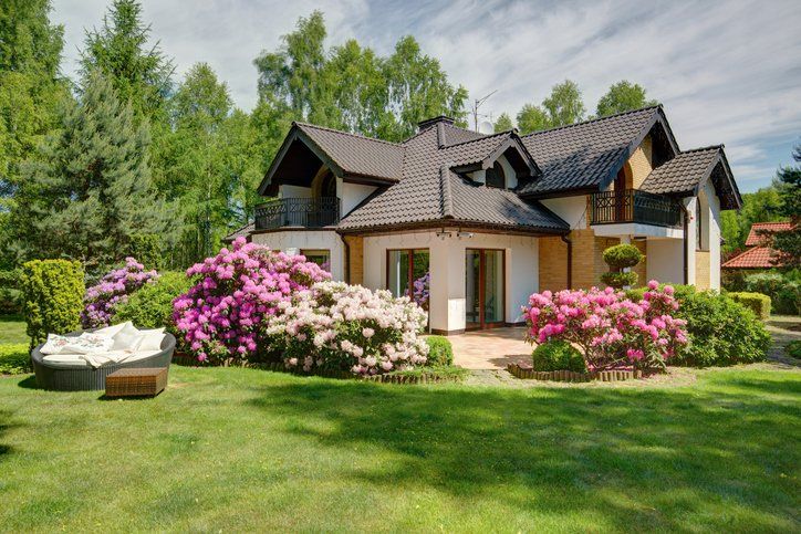Clean exterior home during late spring season