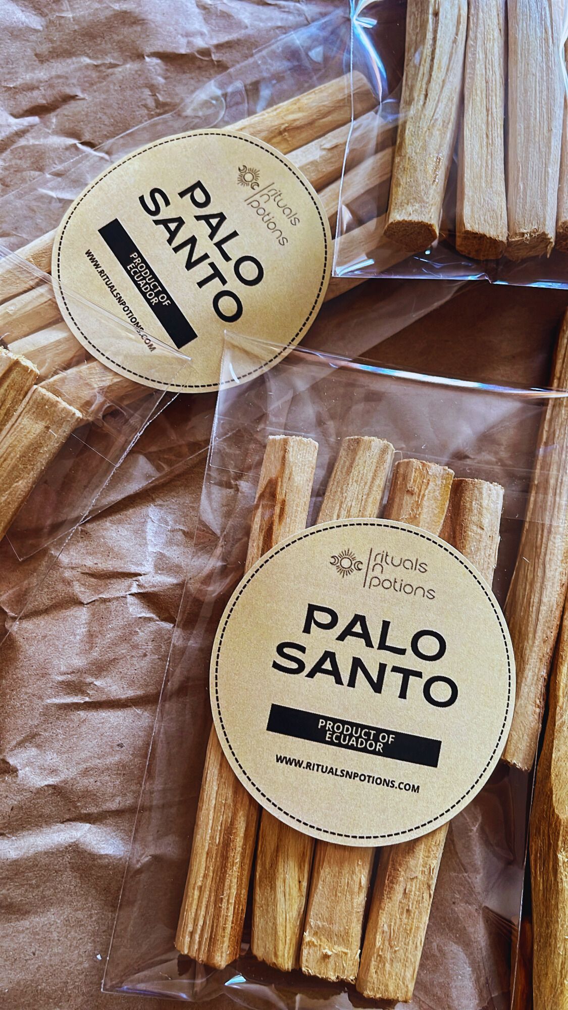 Premium Palo Santo Wood Sticks from Ecuador 100% natural and sustainably sourced (4 sticks)