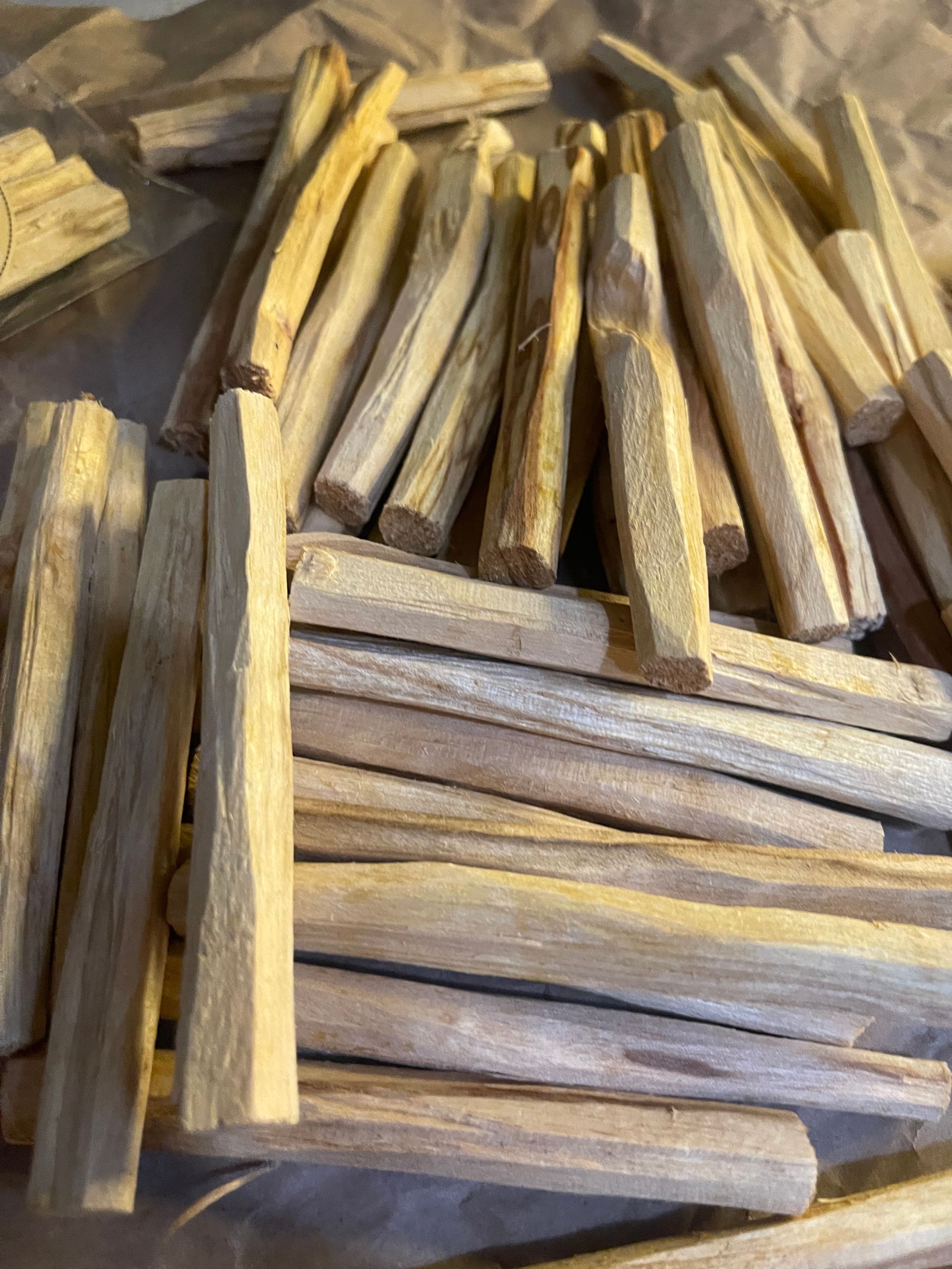 Premium Palo Santo Wood Sticks from Ecuador 100% natural and sustainably sourced (4 sticks)