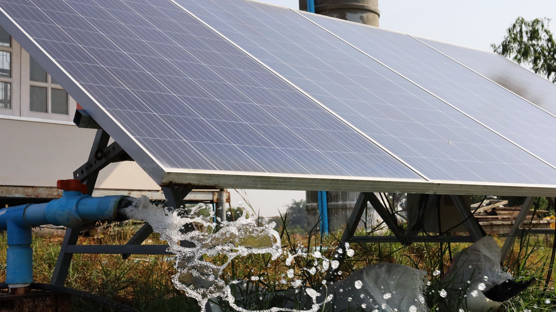 Solar panel array powering a well pump for solar pump service
