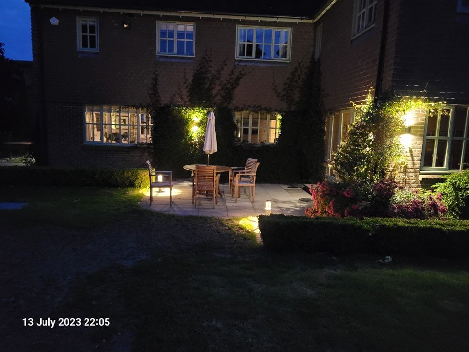 EM Electrical Outdoor Lighting