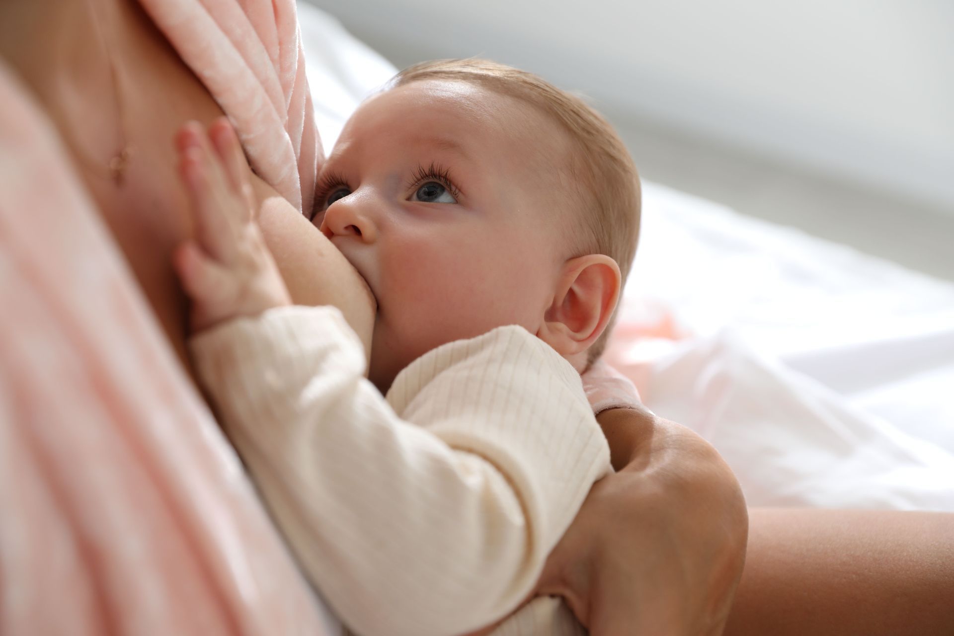 Breastfeeding baby - BC breastfeeding consultation online