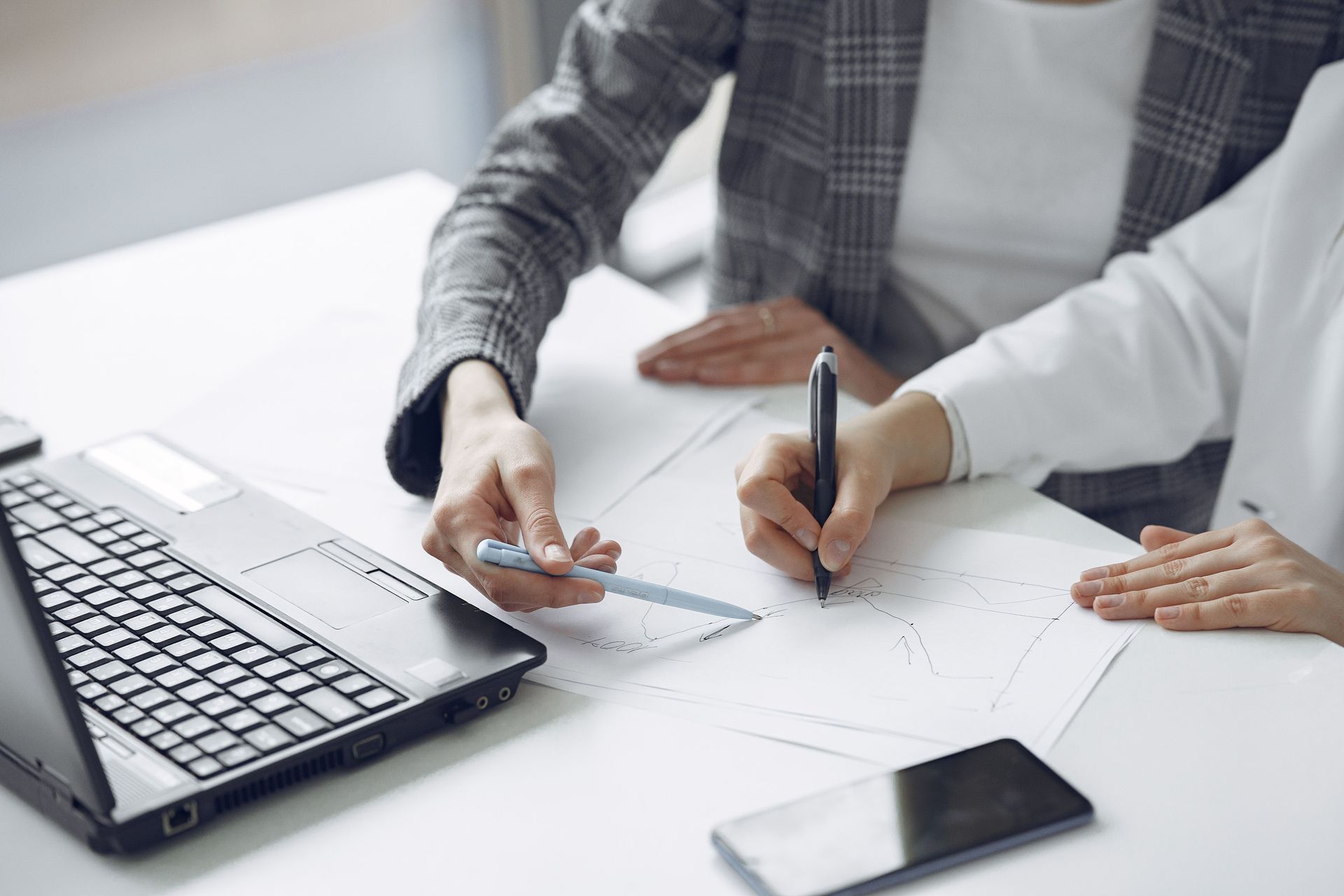 Espaço de trabalho para pesquisa de mercado da avaliação simples