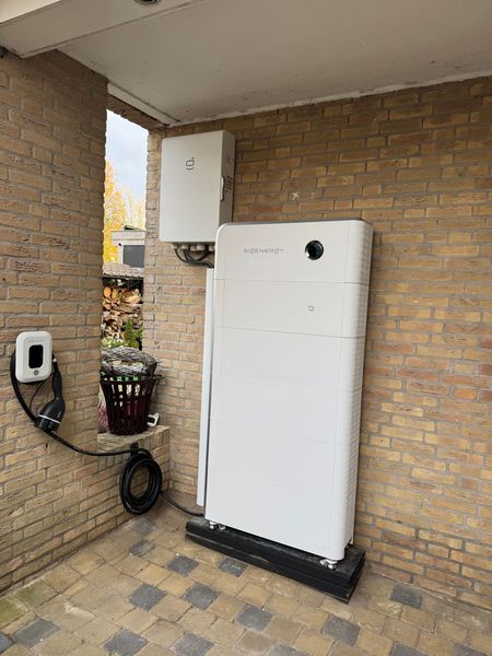 Sigenstor thuisbatterij met Gateway off grid en autolader module in Rijsenhout Sigenstor thuisbatterij met Gateway off grid en autolader module in Rijsenhout, noord-holland in gemeente haarlemmeermeer