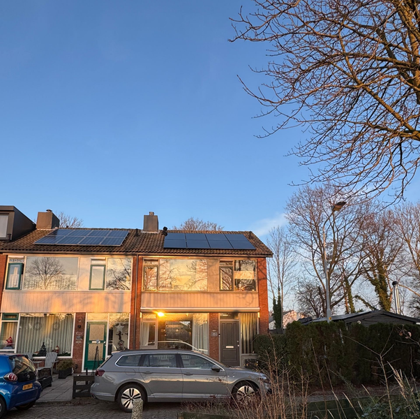 8 465wp DMEGC Full black zonnepanelen geplaatst in Rijsenhout, Noord-holland, haarlemmermeer 8 465wp DMEGC Full black zonnepanelen geplaatst in Rijsenhout, noord-holland, haarlemmermeer