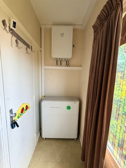 Mooi project afgerond. Een Sigenergy Offgrid gateway met Sigenergy Thuisbatterij met 13 DMEGC full black 465 wp zonnepanelen. Een Sigenergy Offgrid gateway met Sigenergy Thuisbatterij met 13 DMEGC full black 465 wp zonnepanelen. Mooi PowerSave Company project afgerond!