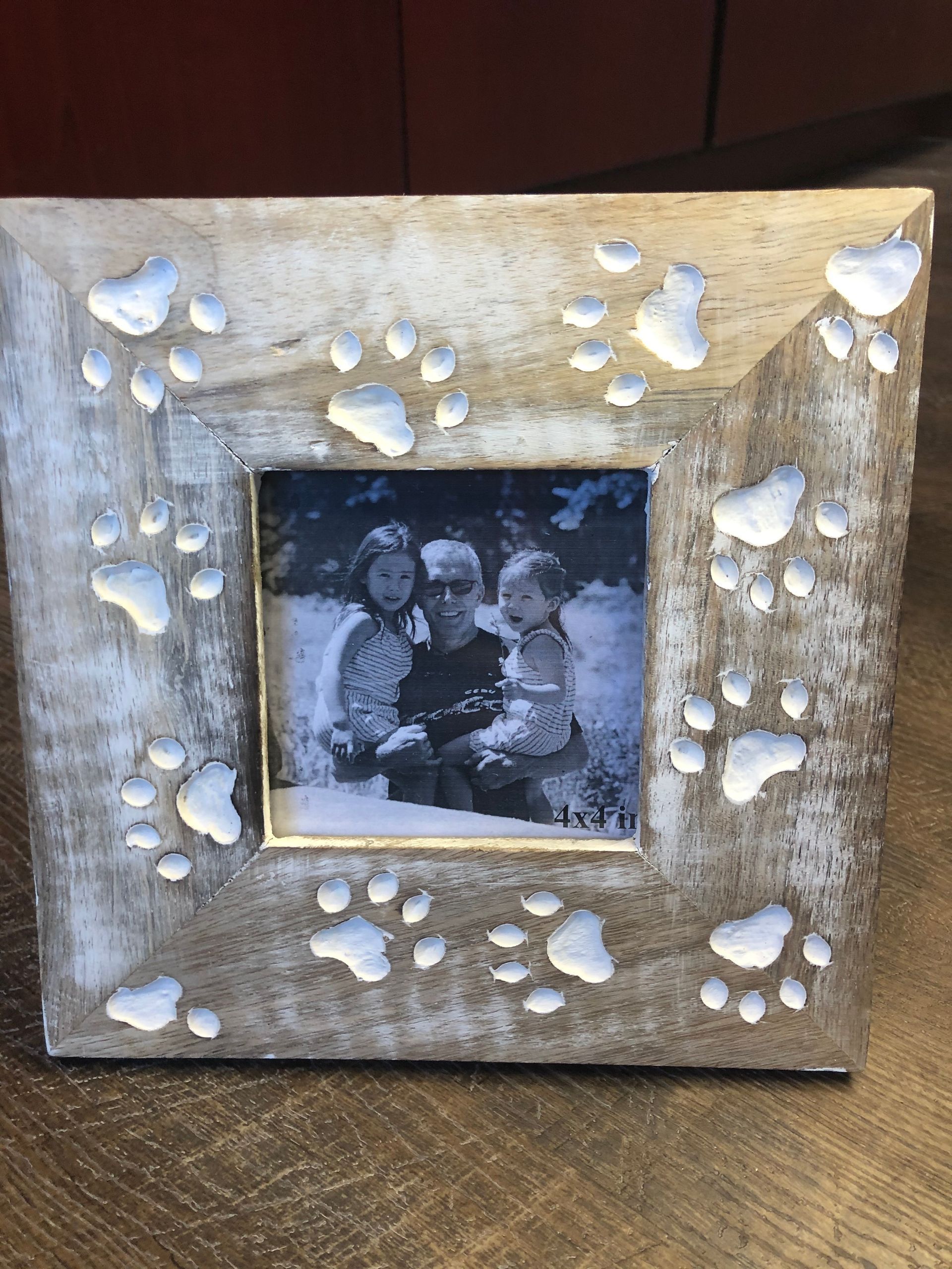 A picture frame with a picture of a family in the snow.