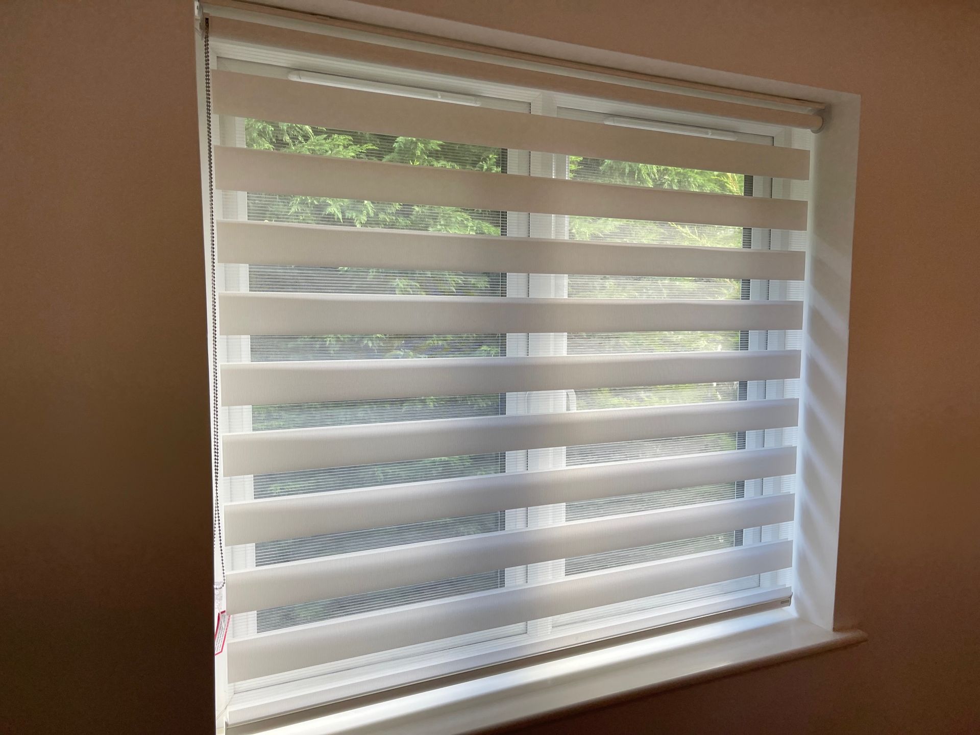 Day and Night Blinds for easy adjustment of light