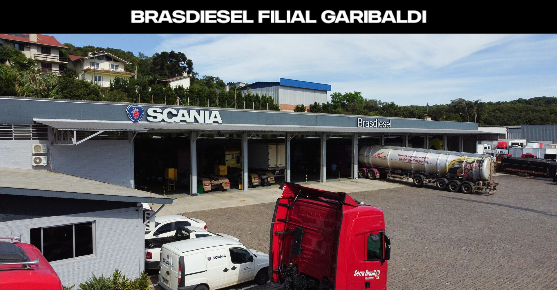 Vista aérea das instalações da Brasdiesel Scania em Garibaldi, mostrando uma área de serviços