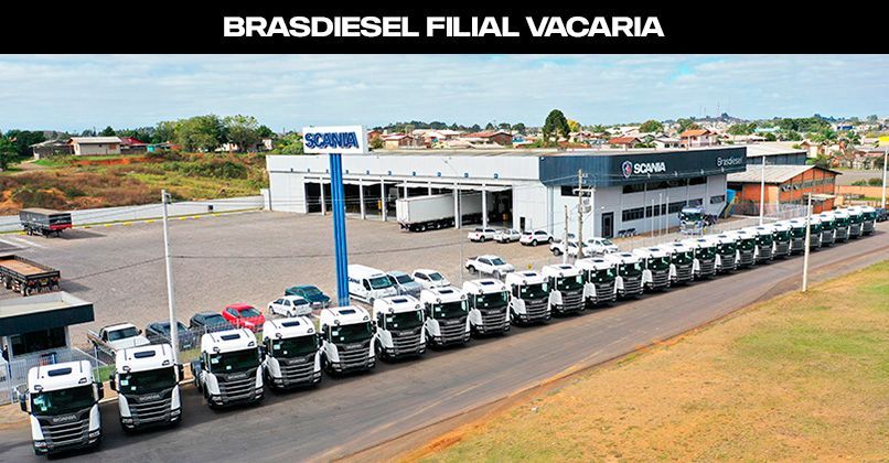 Vista aérea de uma concessionária Brasdiesel Scania em Vacaria, com uma longa e organizada fileira 