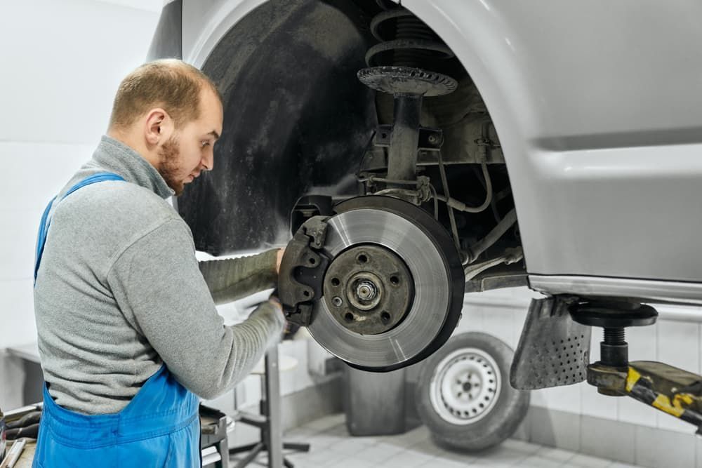 Technician specialist changing tyres - Mechanic in Belconnen, ACT