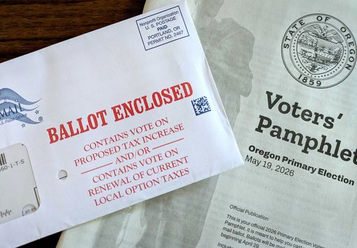 Ballot envelope and Voters’ Pamphlet for Oregon election, shown on a table