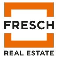 Het logo voor fresch real estate is oranje en zwart.