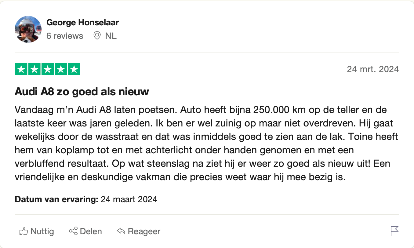 Een screenshot van een Google-recensiepagina met een foto van een auto.