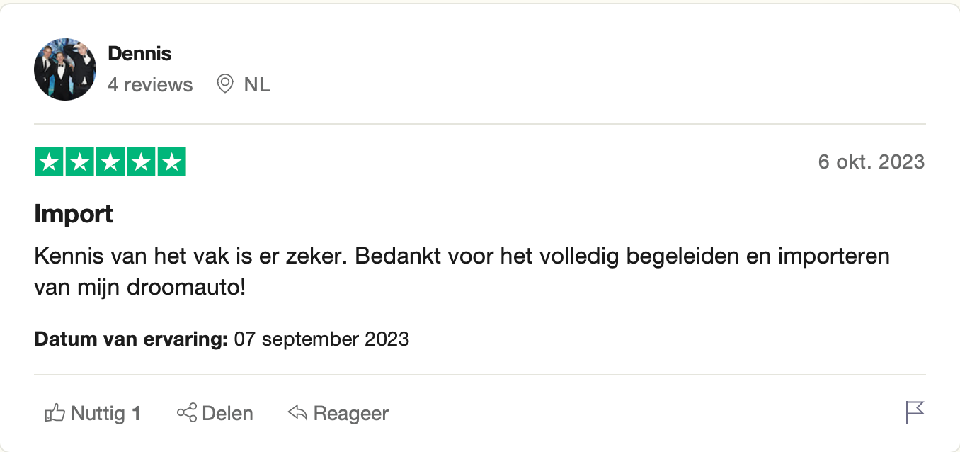 Een screenshot van een Google-recensiepagina met een foto van een auto.