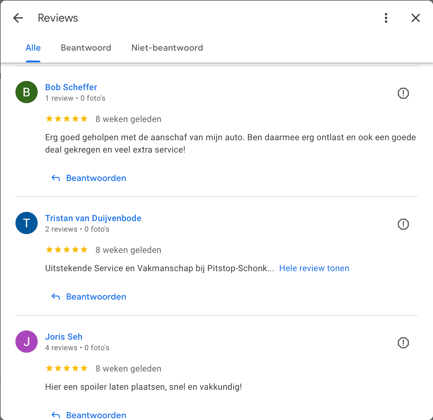 Een screenshot van een Google-recensiepagina met een foto van een auto.