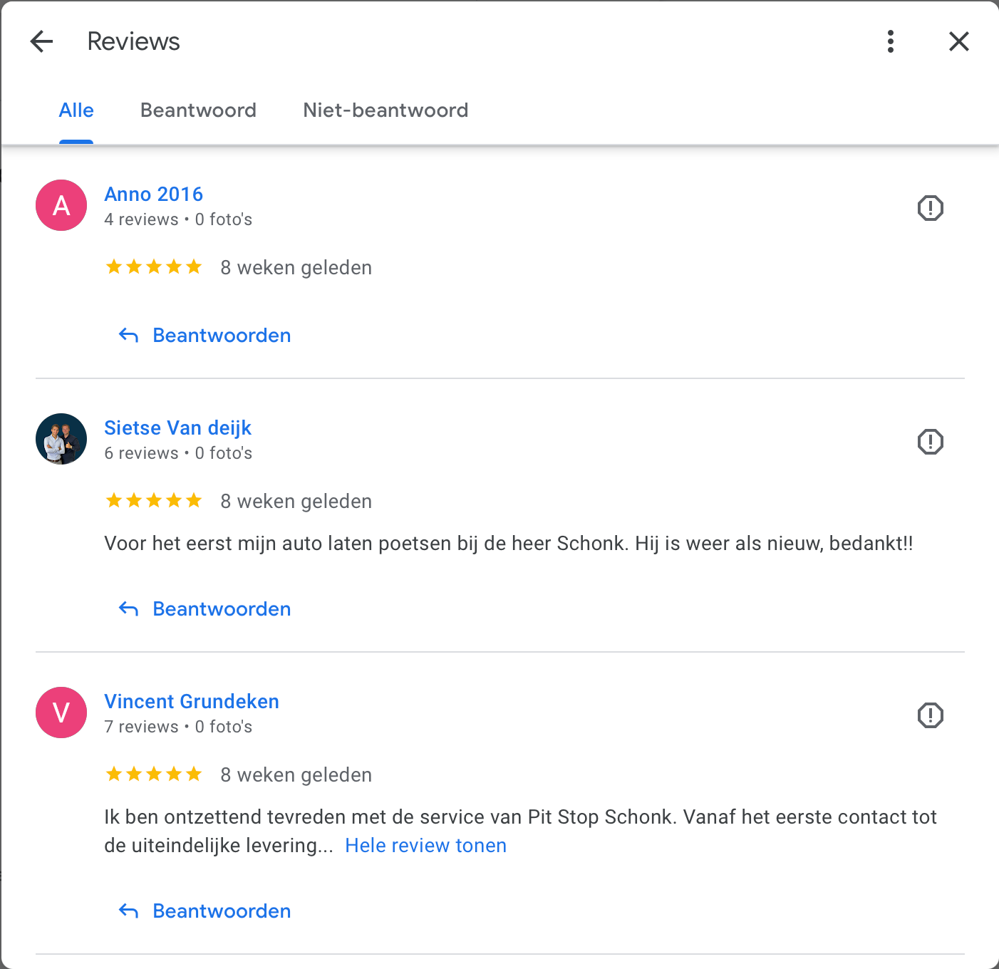 Een screenshot van een Google-recensiepagina met een foto van een auto.