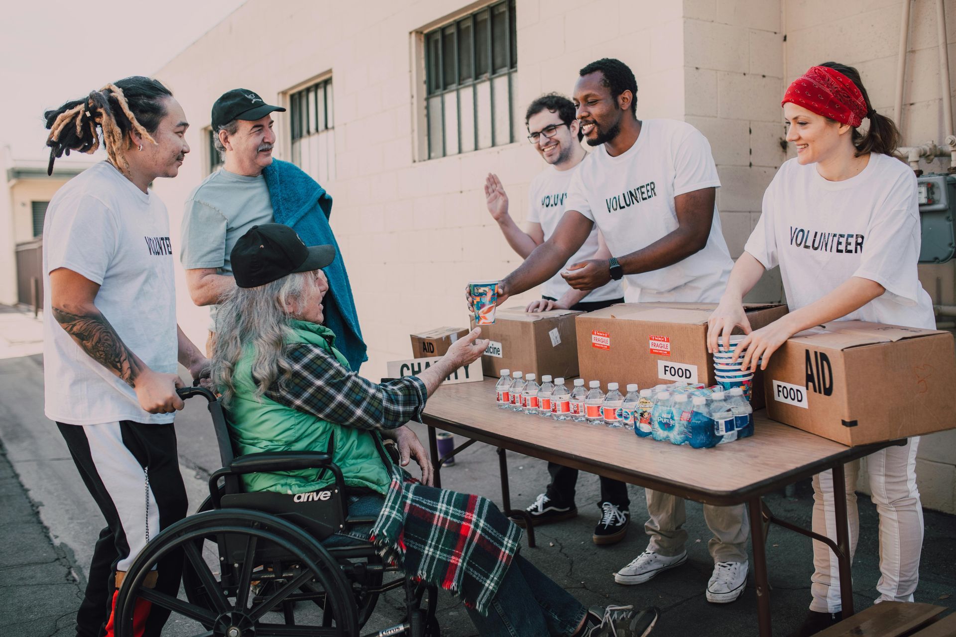 Two children smiling with backpacks. One wears yellow, the other is dark-haired with a blue shirt.